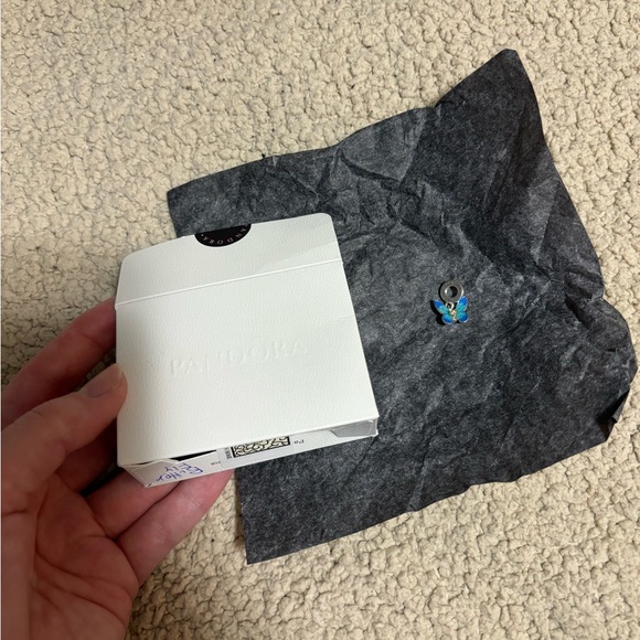 🌸 Pandora 🌸 2024 Butterfly dangle charm - Picture 8 of 8